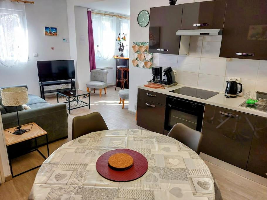 Gite 65 M2 200 M Gare T-G-V 400 M Centre-Ville Grand Parking 250 Places Gratuit Face Au Logement 아라스 외부 사진